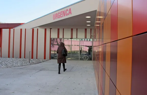 Kriminalisti preiskujejo dogajanje  na šempetrski urgenci in 
zbirajo obvestila, s katerimi bi utemeljili  sum kaznivega 
dejanja povzročitve splošne nevarnosti. 
