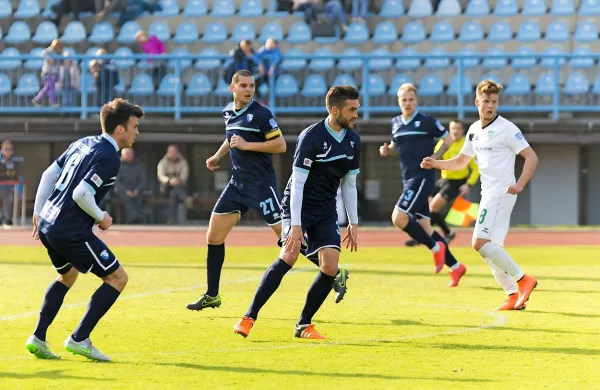 Novogoriška obramba (v modrih dresih) je proti Krškemu 
ohranila mrežo nedotaknjeno. Kako bo danes?