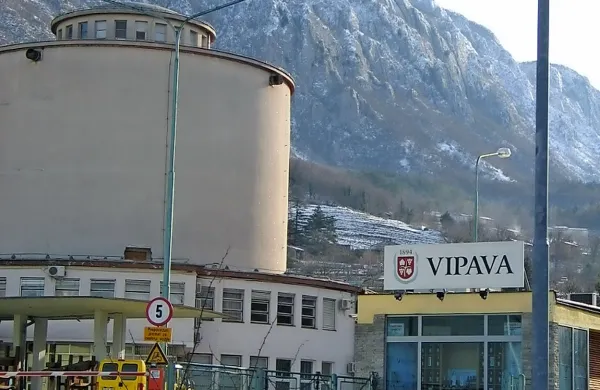 Vipavski zadružniki kljub prelomljenim obljubam in skopim 
informacijam iz vipavskega Agroinda še  vedno upajo  na 
plačilo lanskega grozdja.  