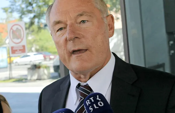 Andrej Pitako: “Odgovornost se tako razblini in 
ponikne v puščavskem  pesku, ko se vihar poleže.”
