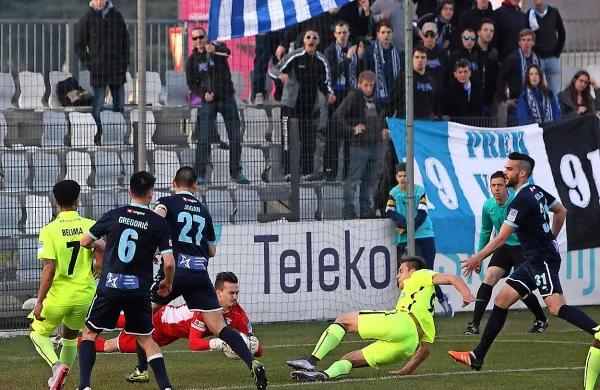  Le malo je manjkalo pa bi se novogoriški navijači v petkovem 
primorskem derbiju veselili še druge zaporedne zmage na 
Bonifiki.