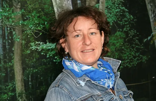 Nina Vanita Hočevar prek svoje spletne strani nagovarja z 
zgodbami za življenje, “ki ti dajo misliti, ki ti polepšajo dan, ki  
ti dajo drugo perspektivo”. Nekatere pa je zbrala tudi v svoji 
knjigi Preprosto mogoče.