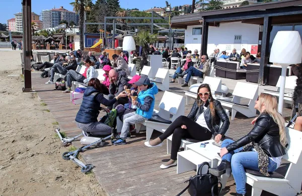 “Dostopnost z avtomobilom v teh časih, ko  varnost destinacije stopa v ospredje, je postala velika prednost Portoroža,” meni  Maja Uran Maravić, profesorica na portoroški 
fakulteti za turistične študije Turistici.