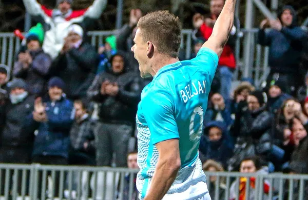 Roman Bezjak se je proti Makedoniji takole razveselil svojega  
prvega gola v reprezentančnem dresu.