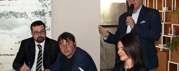 Fabio Giavedoni (z mikrofonom) je napovedal vključitev Krasa in Brd v vodnik Slow 
Wine za prihodnje leto.
