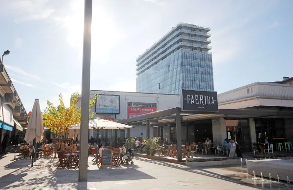  V središču Nove Gorice, na Bevkovem trgu in  pred nakupovalnimi središči sta se ves teden zadrževali državljanki 
Romunije, ki sta se izdajali, da sta gluhonemi.