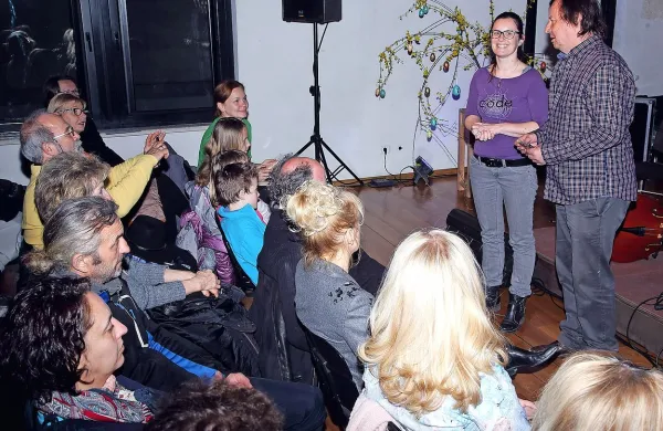 V Izoli zazvenela Cohenova Hallelujah v izvedbi Allison Crowe (foto)