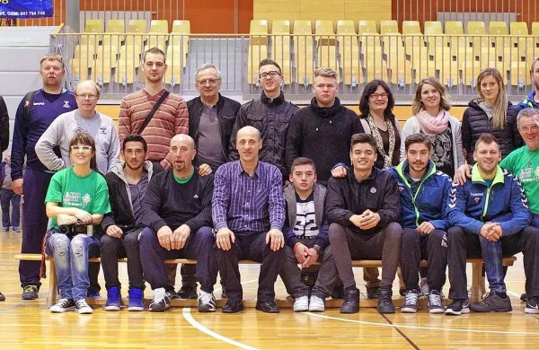 Koprski velikonočni rokometni turnir je pomagalo spraviti 
pod streho kar 26 parov rok.