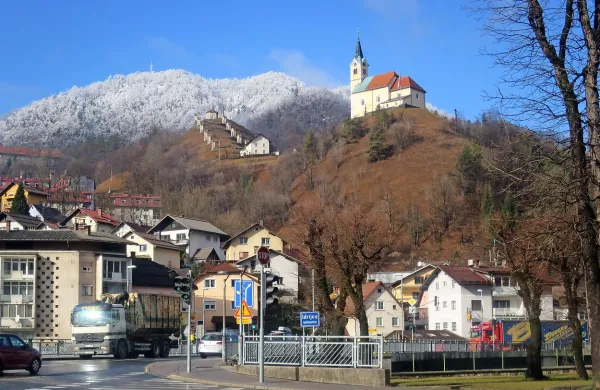   Rožni hrib je končno razkrit, na obnovo čaka le še kalvarija. 


