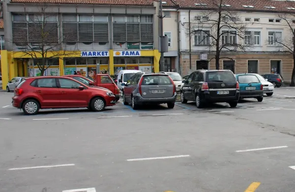 Občinski redarji imajo pregovorno največ dela z nadzorom 
nad parkiranjem. 