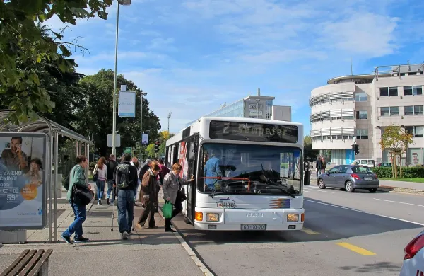 Mestnega potniškega prometa med Novo Gorico in Šempetrom ne bodo še posodobili, saj sta bili ponudbi na razpisu 
za občini predragi.   