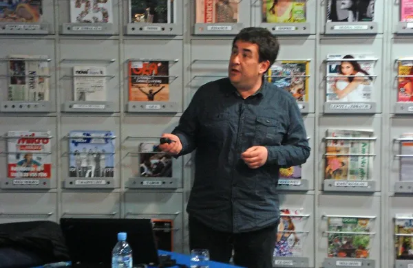 “Če želimo razumeti favno Krasa, moramo razumeti čutila 
žuželk,” pravi Gregor Belušič, ki se ukvarja tudi s preučevanjem vida žuželk. 