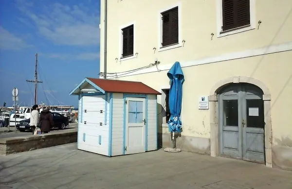 Preveč tabel za Pristani&scaron;ko dejavnost in premalo za  sanitarije