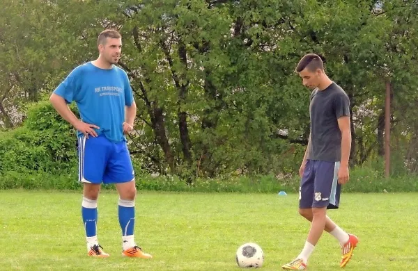 Branilec NK Ilirska Bistrica Igor Marinac (levo) je zadovoljen z 
delom trenerskega štaba.