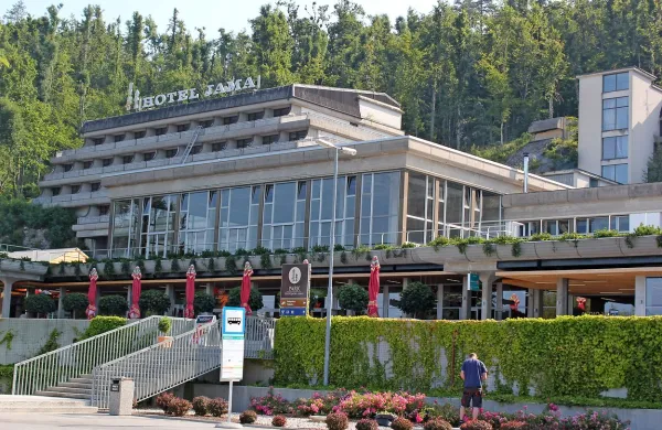 Hotel Jama