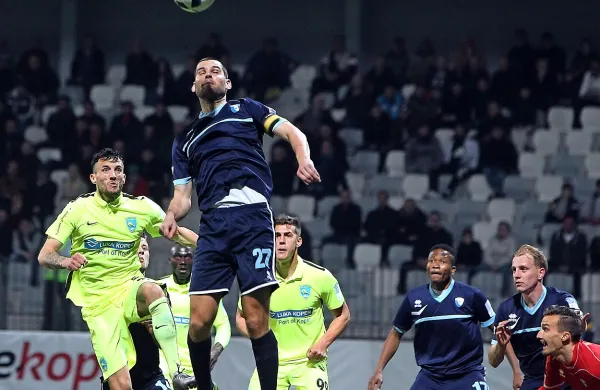 Alen Jogan (številka 27) bo proti Mariboru pomemben goriški 
adut v zračnih dvobojih. 