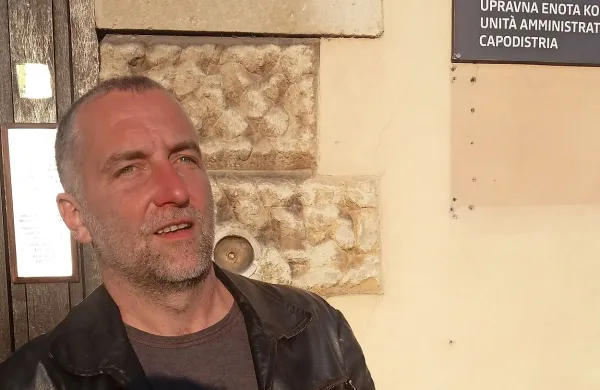 Goran Gregorič: “Posnetki iz zraka niso bili 
jasni, saj ni bilo razvidno, ali imam v delu 
oljčnika oljke ali grmovje. Zato sem moral to 
pojasniti na upravni enoti. Če tega ne bi naredil, 
ne bi mogel oddati zbirne vloge za kmetijske 
subvencije.”