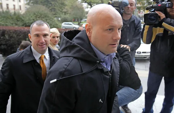 Obrambo Tošića, ki naj bi vodil slovenski del mednarodne 
preprodajalske združbe, je zmotila formulacija v obtožnici 

