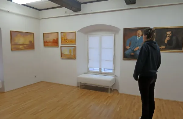 Pregledna razstava  Pfeiferjevih del je v galeriji Magazin na 
ogled še danes in jutri. 