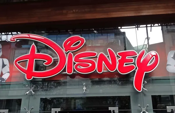  V kinematografe po svetu s 7. aprilom prihaja nova Disneyjeva priredba Knjige o džungli z močnejšo žensko noto. 
