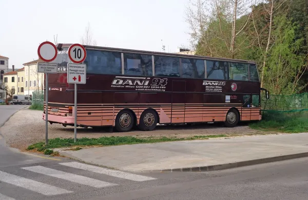 Voznik je avtobus parkiral in &scaron;el domov v Bolgarijo