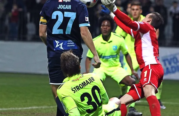 Luka Koper bo v nedeljo  igrala proti Krškem.
