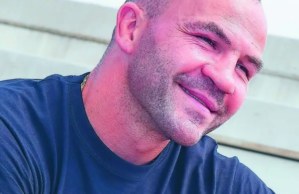 V Sloveniji se je kot prvi znašel na udaru zdaj že nekdanji 
boksar Dejan Zavec.