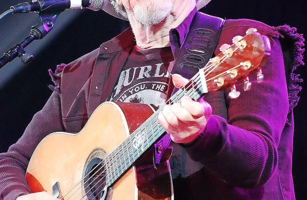 Na svoj 79. rojstni dan je na svojem domu v Kaliforniji zaradi 
pljučnice umrl ameriški pevec Merle Haggard, ki je veljal za 
legendo country glasbe. 
