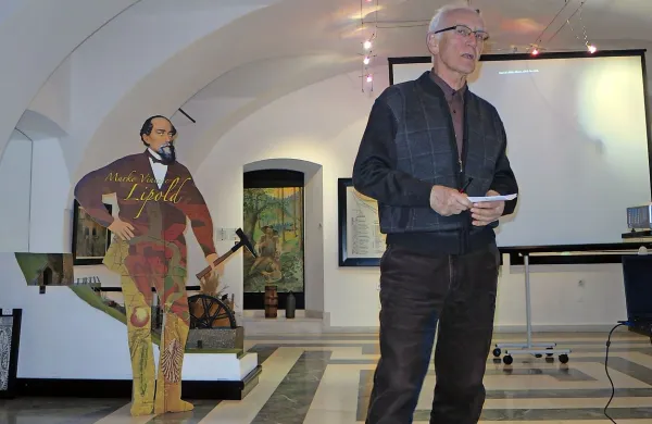  Dr. Jože Čar še 160 let po nastanku na Lipoldovi geološki karti Idrije odkriva novosti.