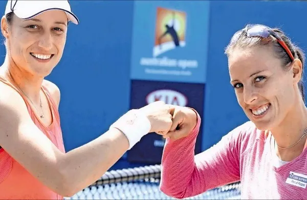 Slovenski teniški igralki Andreja Klepač in Katarina Srebotnik 
sta se poslovili v prvem krogu turnirja WTA v Charlestonu.