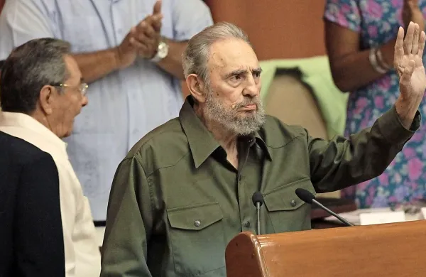 Ikona kubanske revolucije, 89-letni Fidel Castro, se je po 
devetih mesecih v četrtek znova pojavil v javnosti.