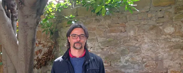 Aleksander Panjek: “Upal bi si trditi, da so 
suhozidno gradnjo za poslopja uporabljali  samo 
najrevnejši sloji prebivalstva. Stanovanjske stavbe 
na Krasu so bile namreč praviloma narejene iz 
kamna, ampak z uporabo malte.”