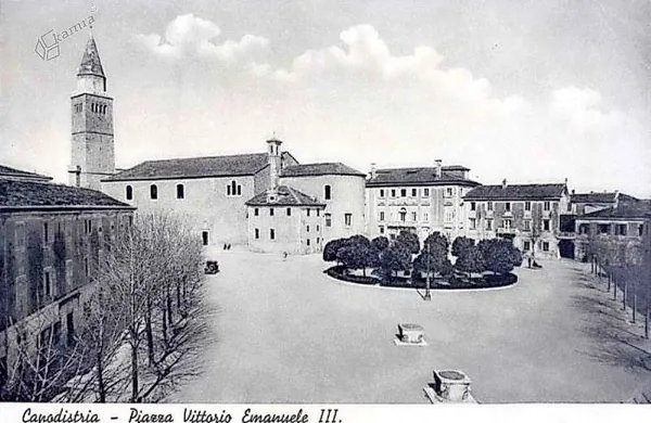 Koprska razglednica iz leta 1930: Trg Brolo se je takrat 
imenoval Trg Vittorio Emanuele III.