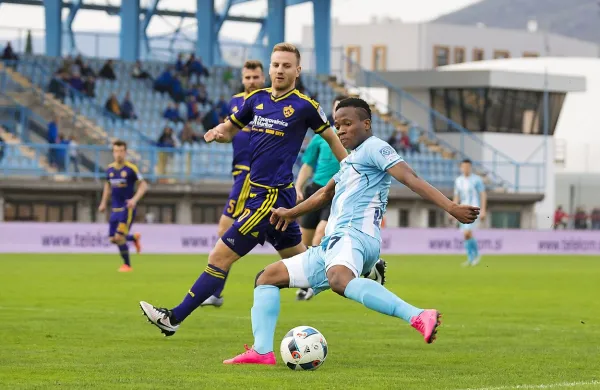 Osuji Amarachi (z žogo) je v Velenju zamudil najlepšo 
priložnost za Gorico.