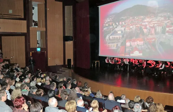 Sežanski Kosovelov dom zadnjih 25 let  igra glavno vlogo 
med kraškimi kulturnimi ustanovami.  