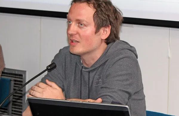 Goran Lukič: “Izkoriščevalski delodajalci so 
nelojalna konkurenca, popoln socialni dumping 
in če se na tem področju ne bo kaj spremenilo, 
bodo vsi delodajalci prisiljeni iti navzdol, namesto 
da bi se naredila selekcija.”