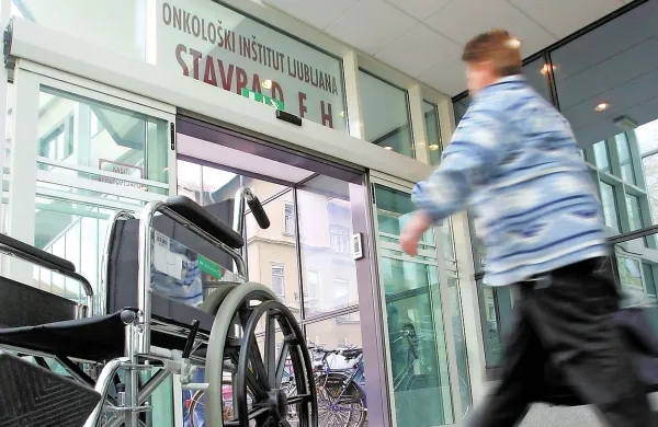 Kadrovski pretresi na Onkološkem inštitutu Ljubljana se 
očitno nadaljujejo tudi pod novim vodstvom. Nedavno so trije 
vodilni podali svoje odstopne izjave, neuradno zaradi nestrinjanja z vodstvom inštituta.