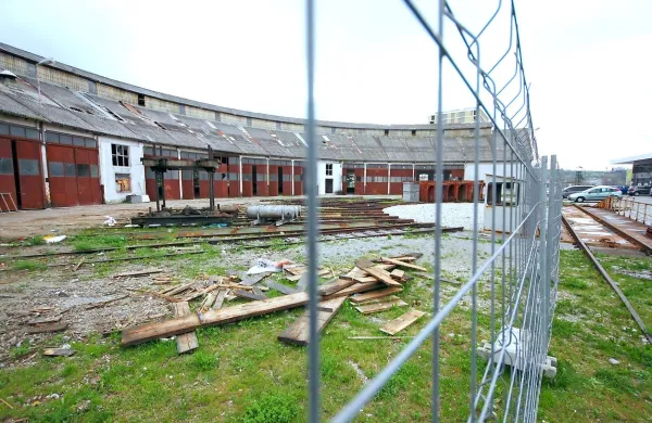 Občina ne zaupa investitorjem, da bodo remizo celovito 
obnovili. Ti so dobili soglasje zavoda za varstvo kulturne 
dediščine in zagotavljajo, da ga bodo spoštovali. 