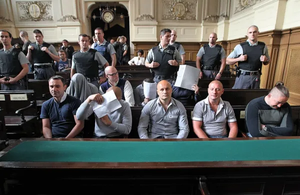 Tudi preostalih osem danes zaslišanih v zadevi Balkanski 
bojevnik vztraja pri zanikanju vpletenosti v mednarodno 
hudodelsko združbo in preprodajo mamil.