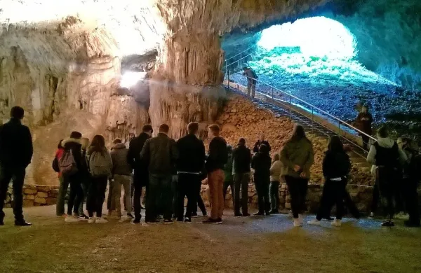 Dijaki so že obiskali Vilenico, v prihodnjih dneh pa bodo še 
bolje spoznali kraške pojave.