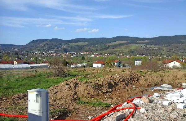 Kdo bo od občine kupil zemljišče za hišo v Kosezah?
