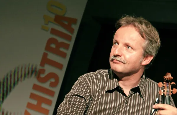 Marino Kranjac: “Za tradicionaliste smo preveč moderni, za tiste, ki jim je 
všeč world music, pa  premalo sodobni.” 