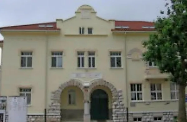 Višja strokovna šola Postojna bo danes desetič svečano podelila diplome 39  diplomantom 
programov poslovni sekretar, strojništvo ter gozdarstvo in lovstvo.