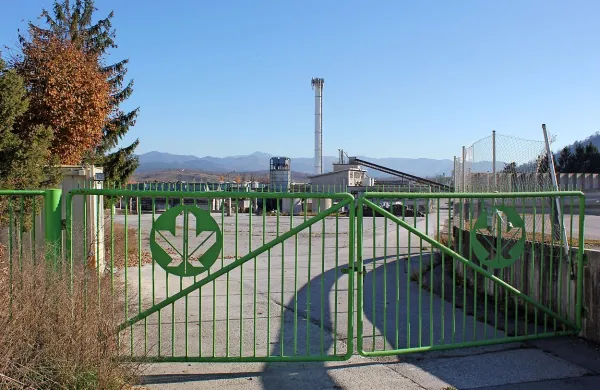 Ali bo v pivškem kompleksu Javorja, ki zdaj sameva, še kdaj oživela lesna industrija, za zdaj 
ni jasno.