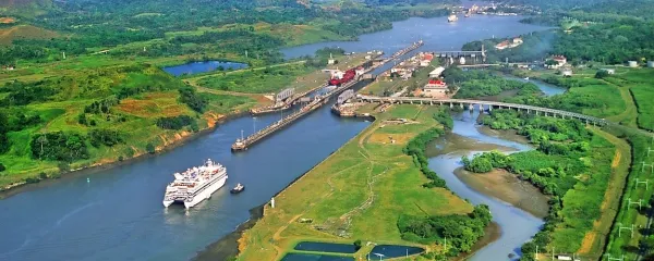 Panama je zadnje čase bolj kot po prekopu znana po  papirjih.