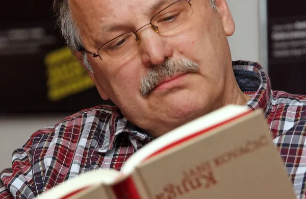 Jani Kovačič:  “Jezik  je nedvomno morje, v katerem 
plavam.” 