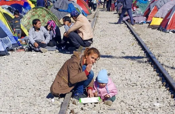 Koprska škofija je za zdaj pripravljena namestiti  le najbolj 
ranljive skupine, se pravi eno ali dve materi z otroki, in sicer v 
Karitasovem domu na Cesti pri Ajdovščini. 