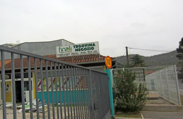 Nedavno smo pisali, da je Finali trading zaprl svojo trgovino z 
gradbenim materialom v obrtni coni v Luciji, zdaj pa  se ta spet 
odpira, le da pod drugim imenom.