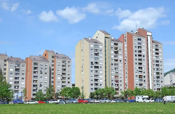 Na listi je prosilcev že dolgo okrog 150, a sklad uspe pridobiti 
do pet stanovanj na leto. 