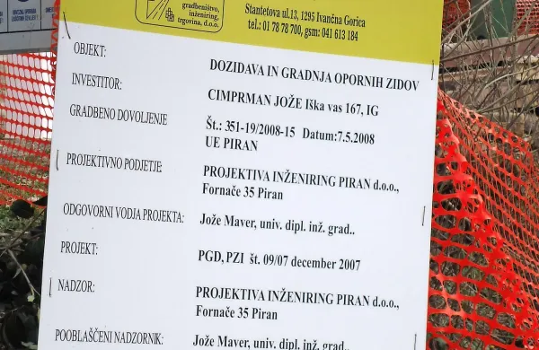 V piranski upravni enoti zagotavljajo, da je gradbeno dovoljenje še vedno veljavno, kljub temu, da so ga izdali že  leta 
2008.